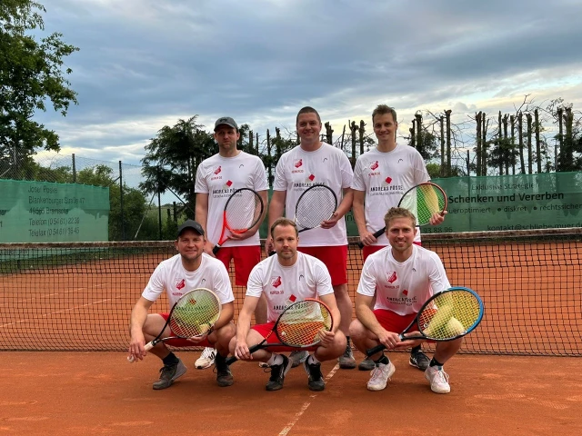 Herrenmannschaft des SC Epe auf dem Tennisplatz in der Sommersaison 2026