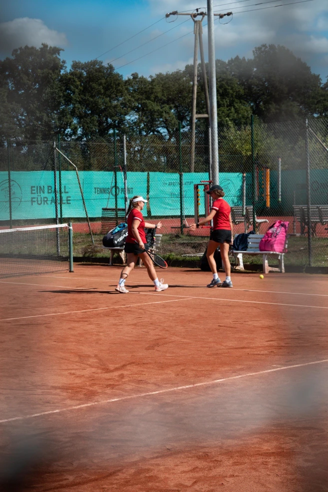 Tennisspielerinnen des SC Epe auf dem Tennisplatz während der Sommersaison 2026